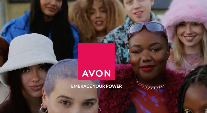 Avon, yeni kampanyasıyla yeni markanın yeniden başladığını ortaya koyuyor
